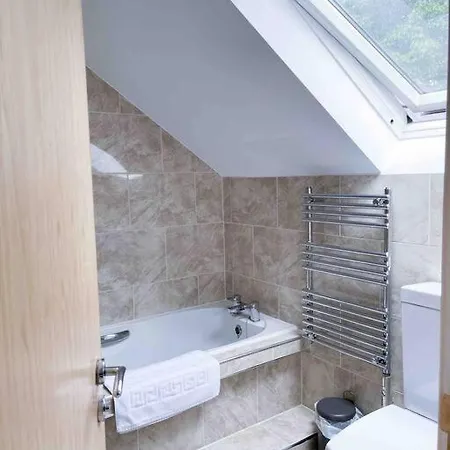 ➔ 2 Bed Duplex Exquisite Penthouse ✪ Sleeps 4 ✪ Free Parking/wifi